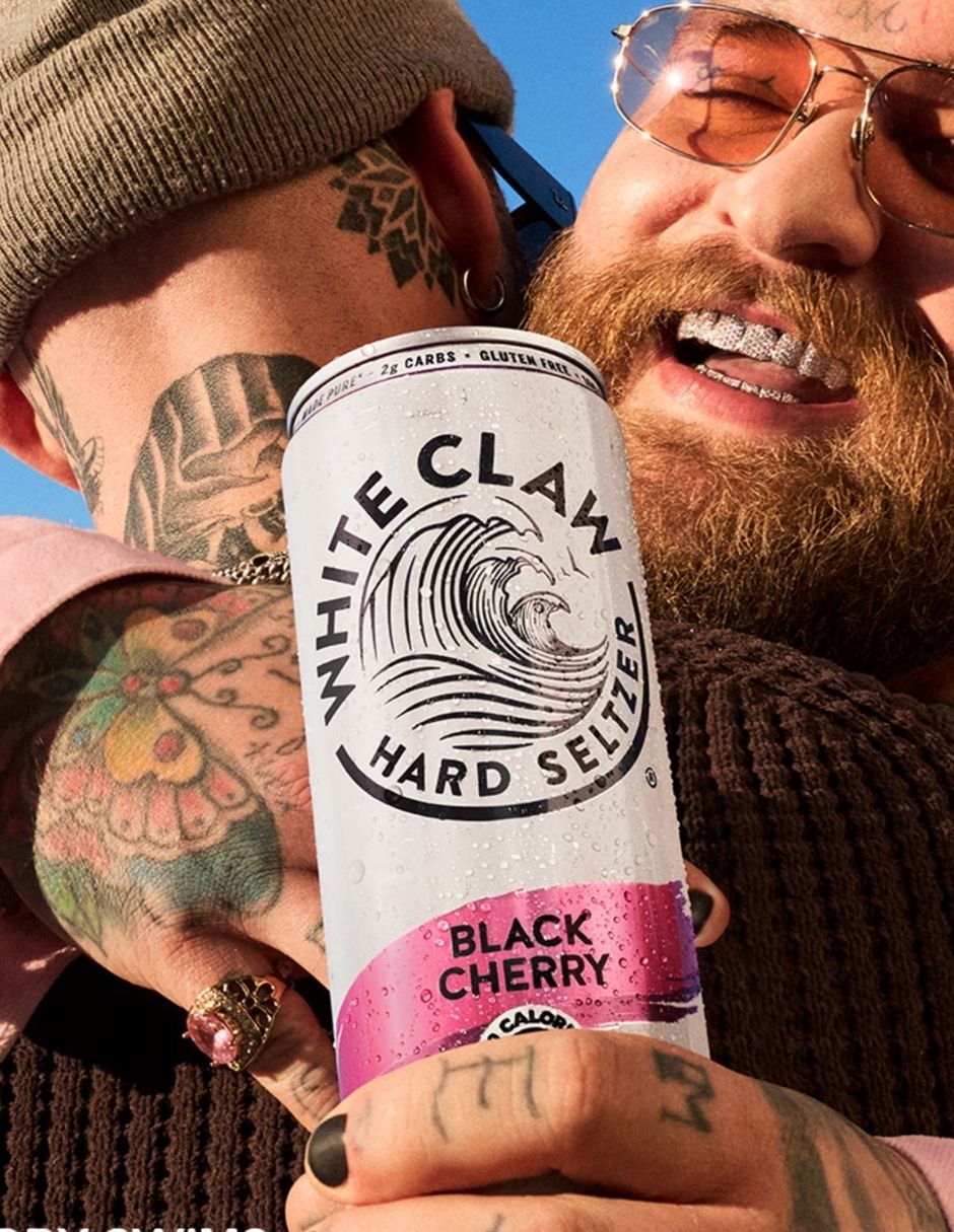 Agua Mineral con Alcohol White Claw Cereza Negra 12 Latas 355 ml