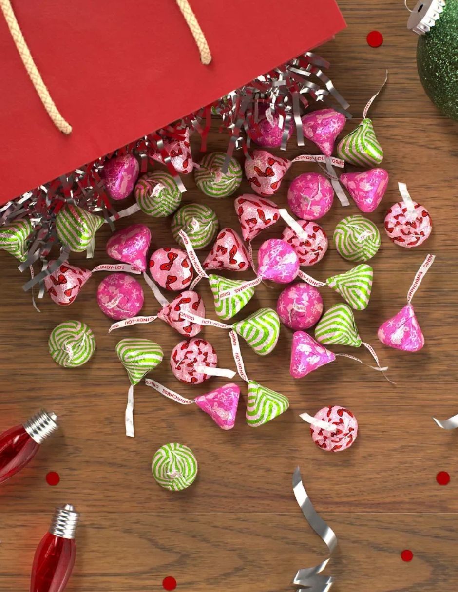 Chocolates Hershey's Kisses edición navideña Cindy Lou Fresa 221 g
